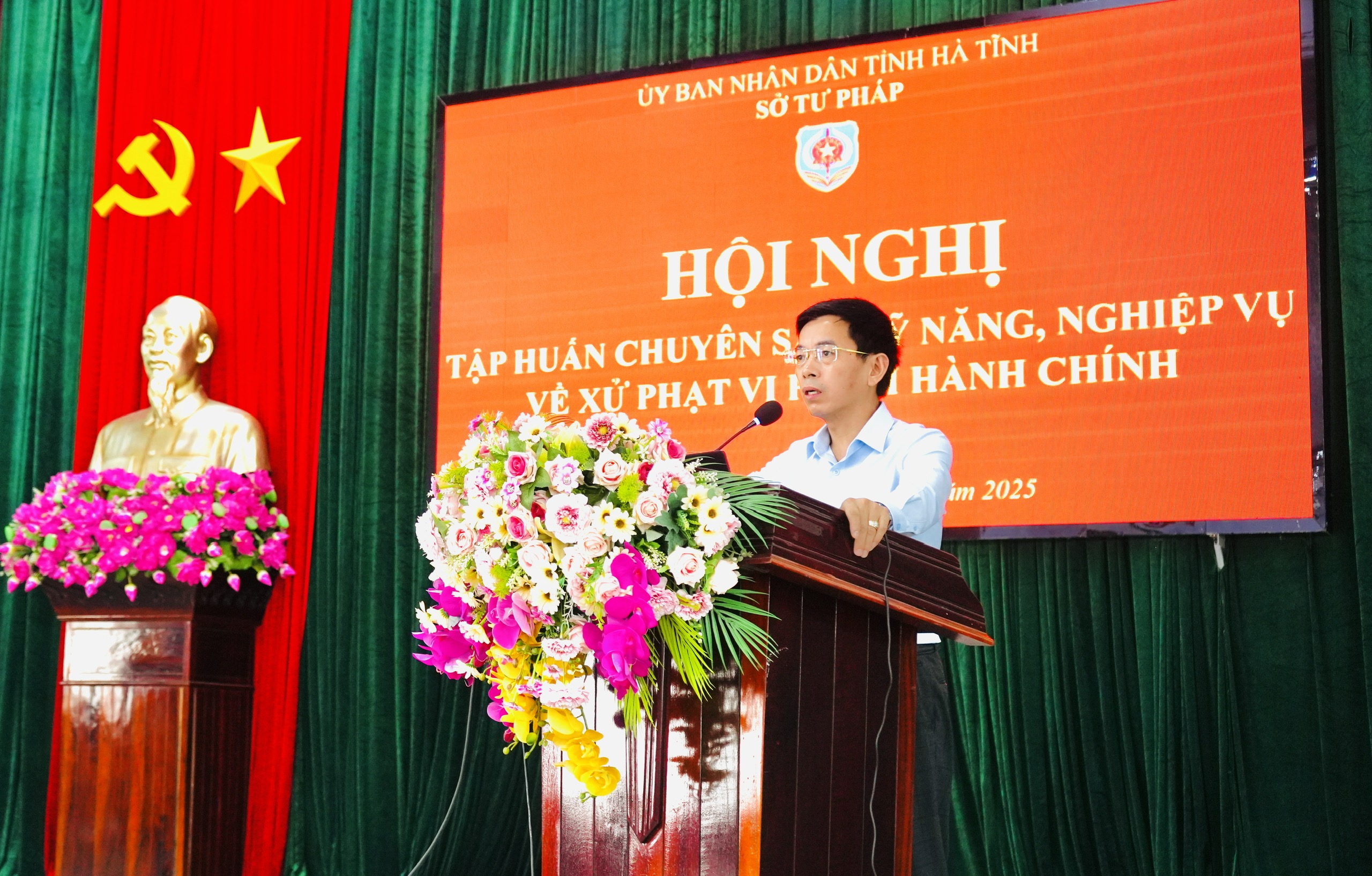 Quyết định ủy quyền cho Giám đốc Sở Tư pháp   giải quyết một số thủ tục hành chính trong lĩnh vực bổ trợ tư pháp 