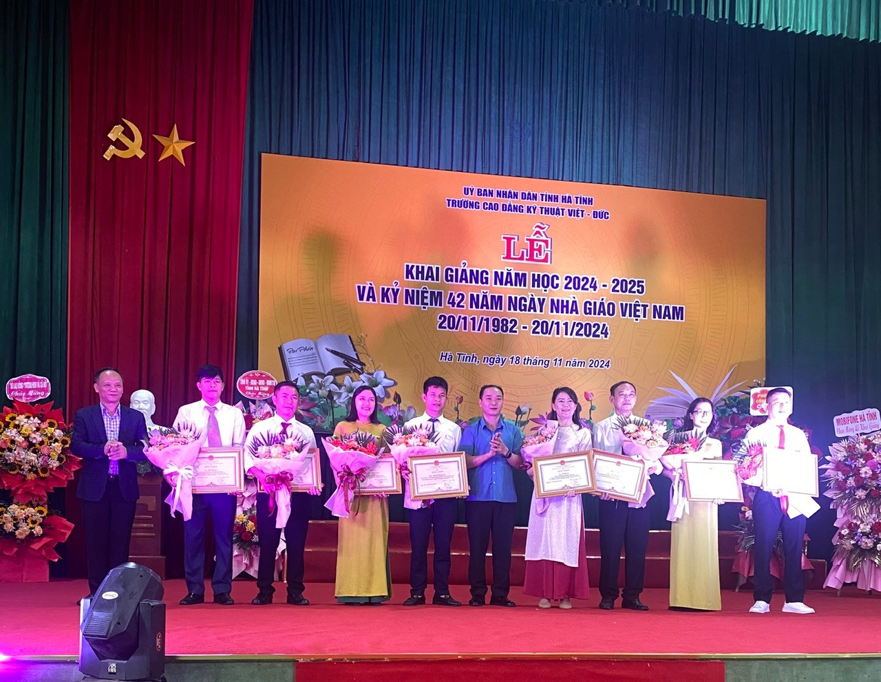 Đồng chí Phó Bí thư Đảng ủy Khối dự Lễ Khai giảng năm học mới tại Trường Cao đẳng Kỹ thuật Việt - Đức Hà Tĩnh 