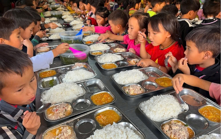 Hoàn thiện Nghị định về miễn, giảm học phí; hỗ trợ bữa trưa cho học sinh biên giới