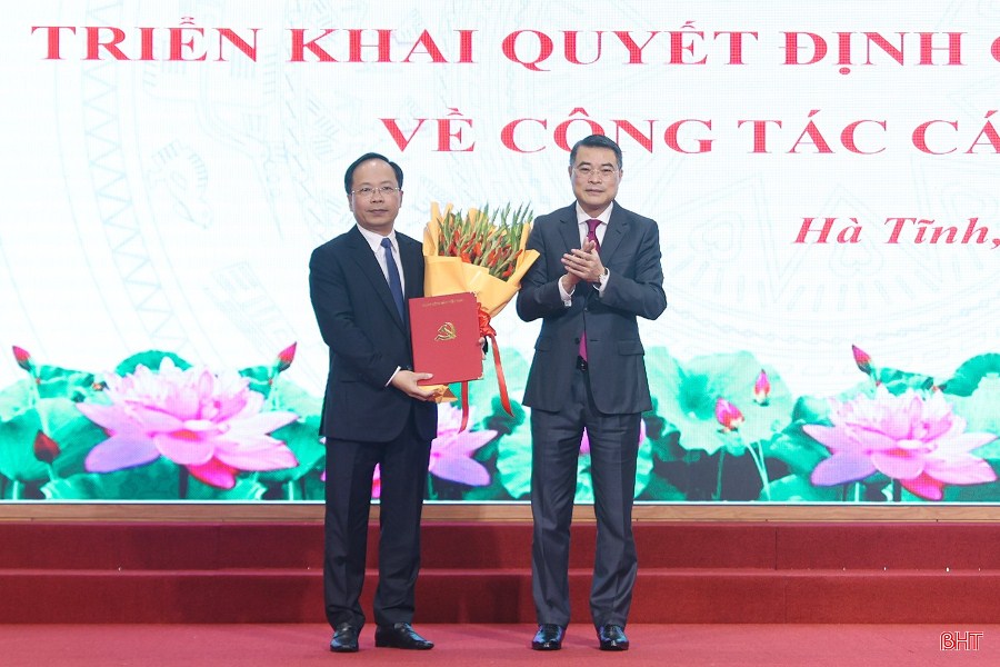 Triển khai quyết định của Bộ Chính trị về điều động, chỉ định Bí thư Tỉnh uỷ Hà Tĩnh