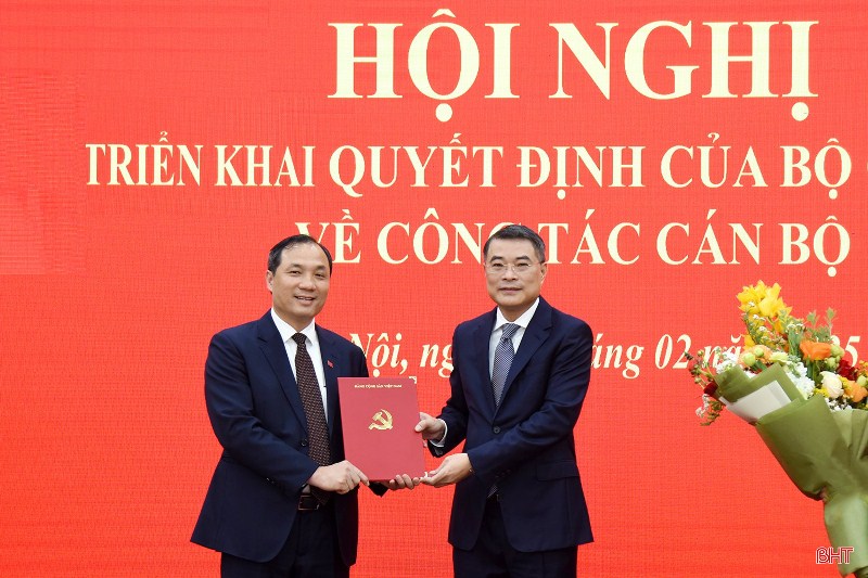 Đồng chí Hoàng Trung Dũng giữ chức Tổng Biên tập Tạp chí Cộng sản