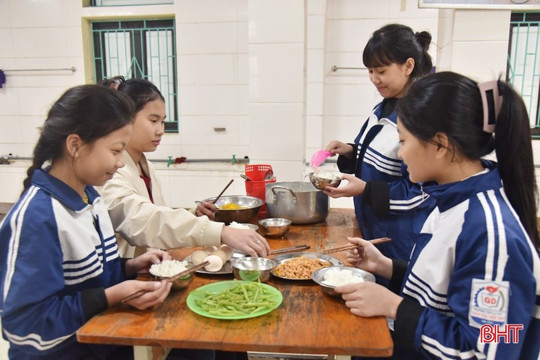 Quy định địa bàn, danh mục đồ trang cấp cho học sinh dân tộc nội trú ở Hà Tĩnh 