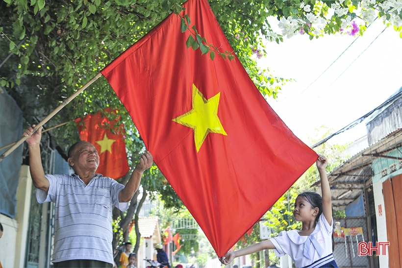  Triển khai nghiêm túc việc sử dụng cờ Đảng, cờ Tổ quốc