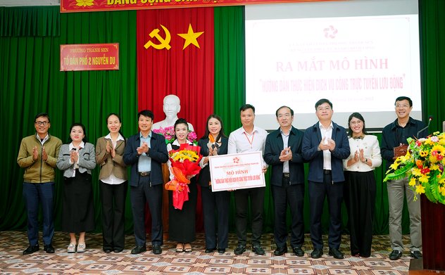 Phường Thành Sen ra mắt mô hình “Tuyên truyền dịch vụ công trực tuyến lưu động”, đưa chuyển đổi số đến gần hơn với người dân